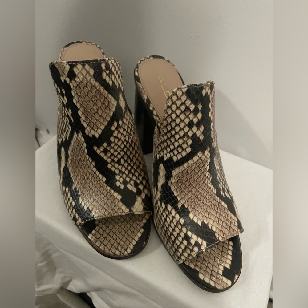 Snakeskin block heel mules from aldo #SnakeSkin #Aldoshoes #ChunkyHeels #Mules